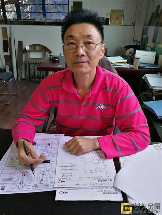 不銹鋼屏風設(shè)計師